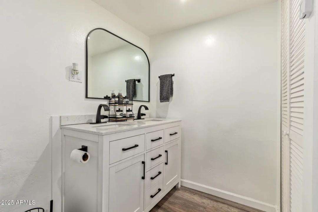 Real Estate Picture 18