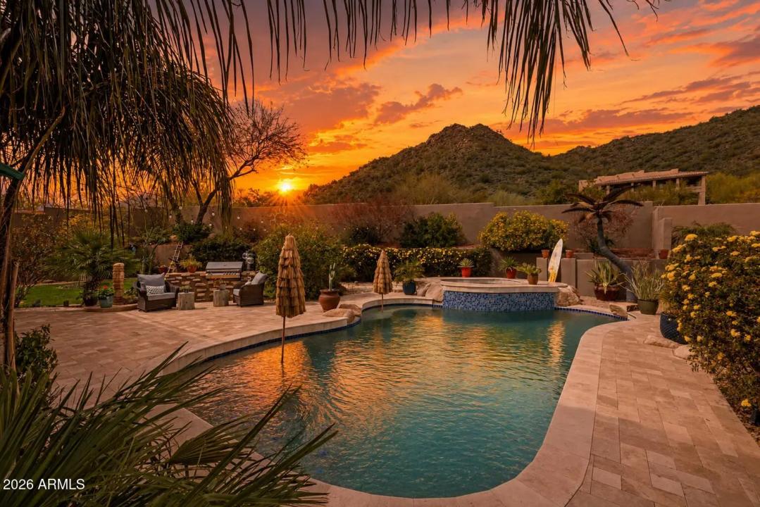 Real Estate Picture 3