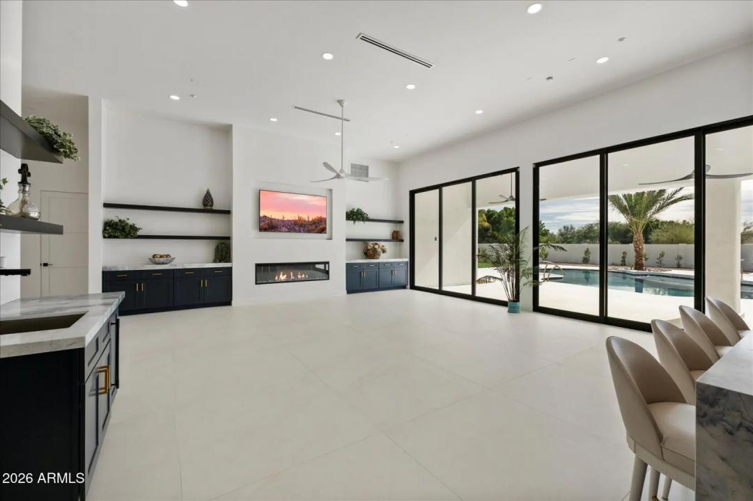 Real Estate Picture 12