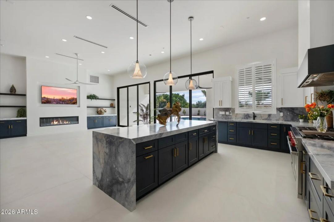 Real Estate Picture 17