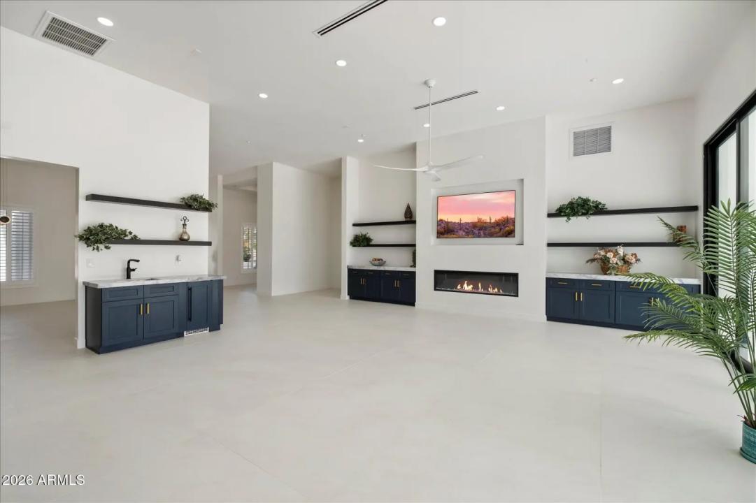 Real Estate Picture 11