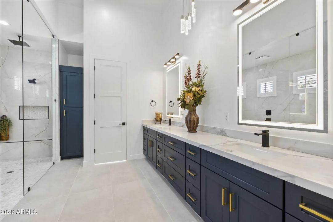 Real Estate Picture 24