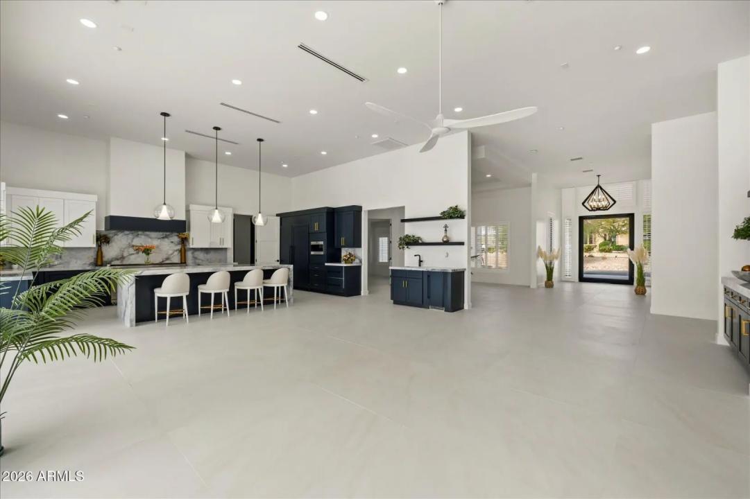 Real Estate Picture 14