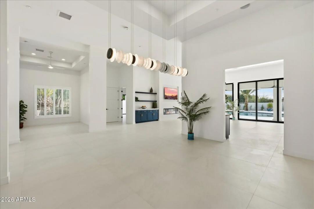 Real Estate Picture 7