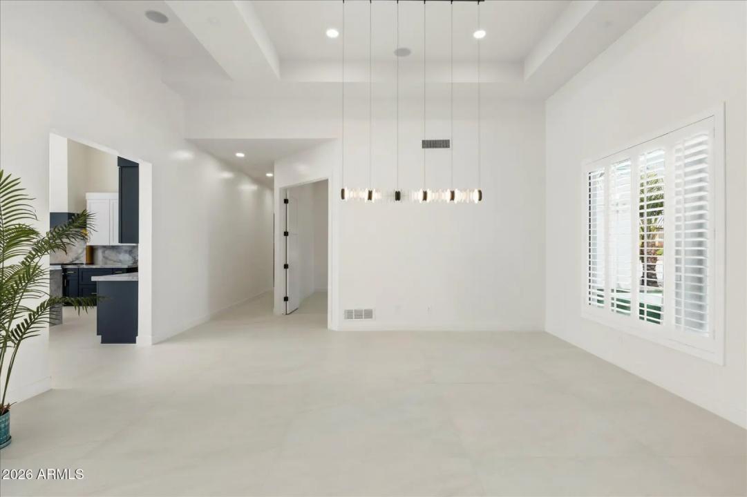 Real Estate Picture 8