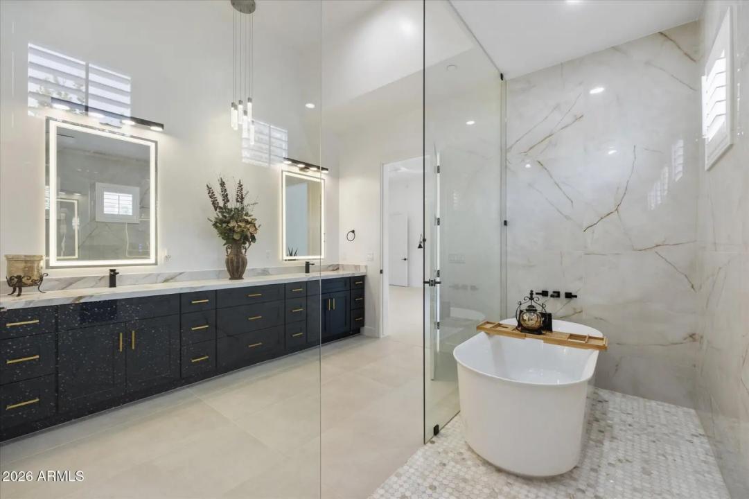 Real Estate Picture 23
