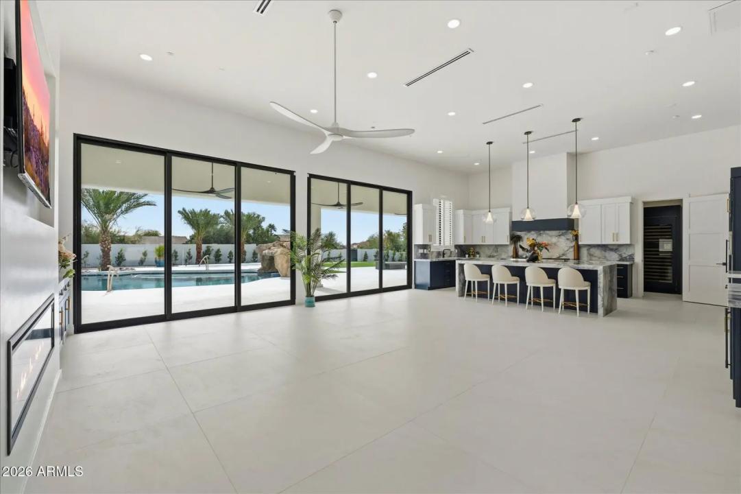 Real Estate Picture 10