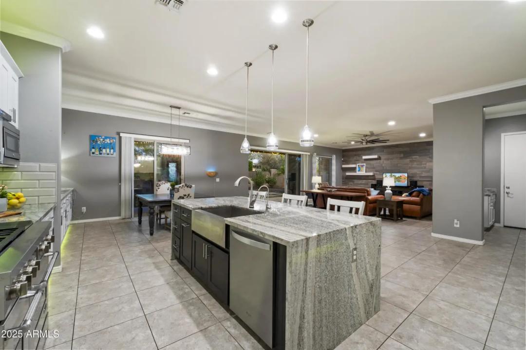 Real Estate Picture 6
