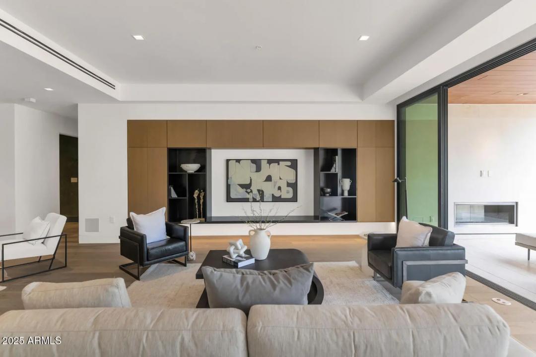 Real Estate Picture 7
