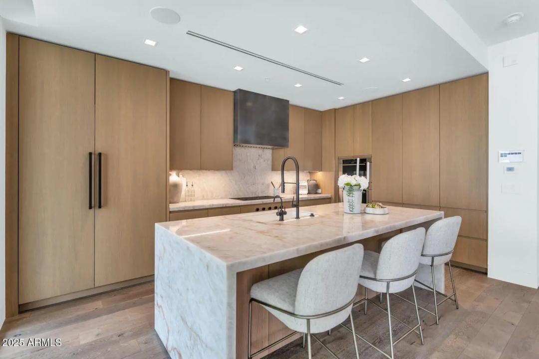 Real Estate Picture 16