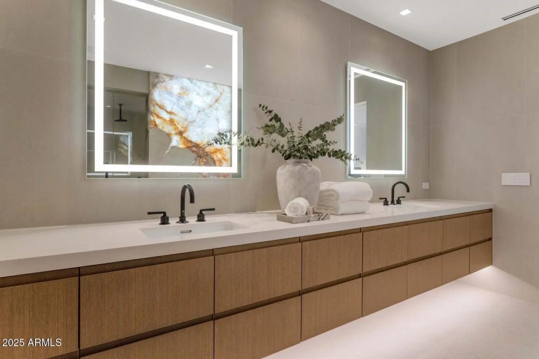 Real Estate Picture 23