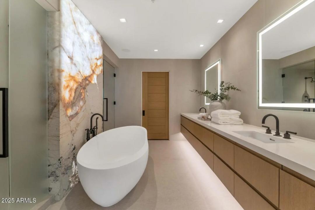 Real Estate Picture 24