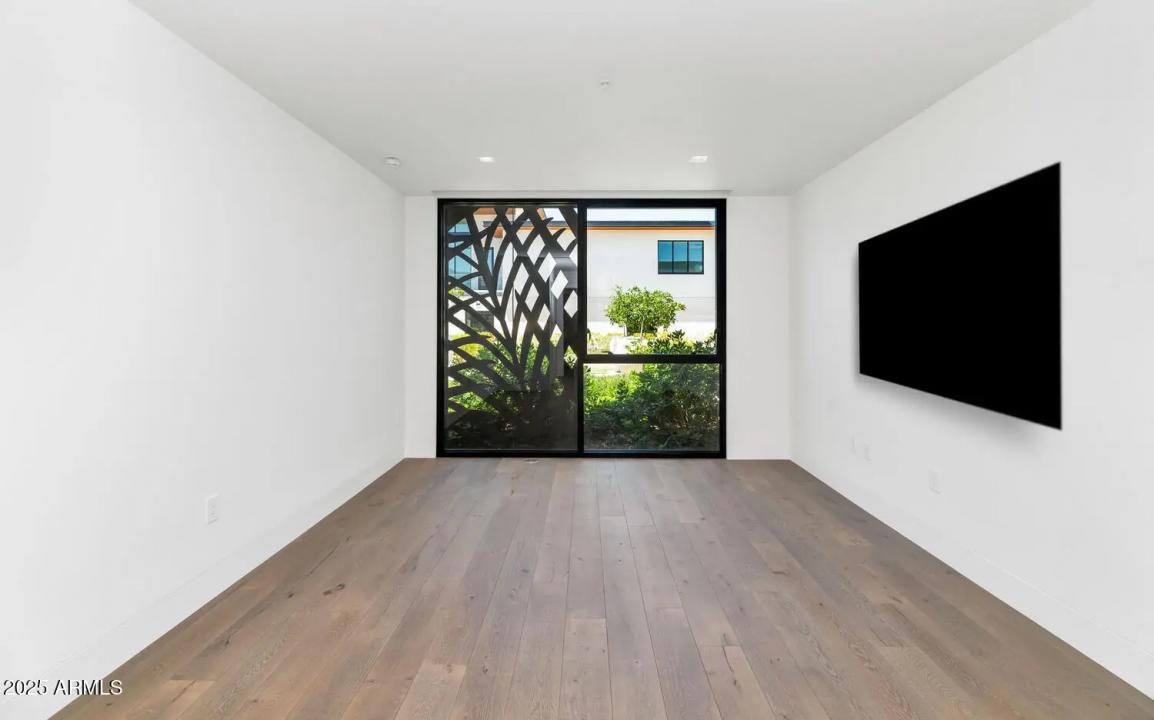 Real Estate Picture 32