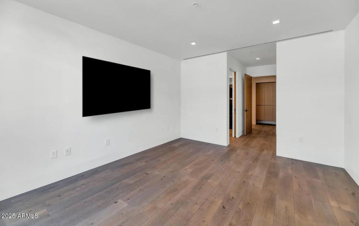 Real Estate Picture 33