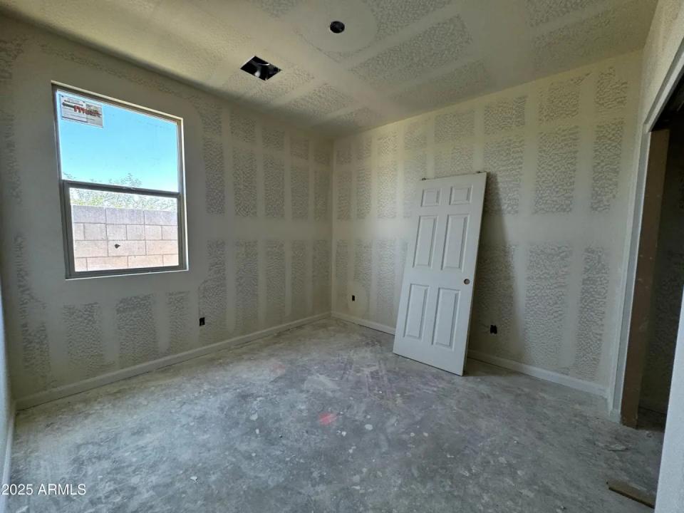 Real Estate Picture 6