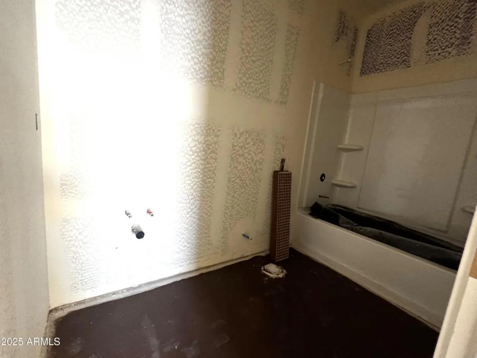Real Estate Picture 14