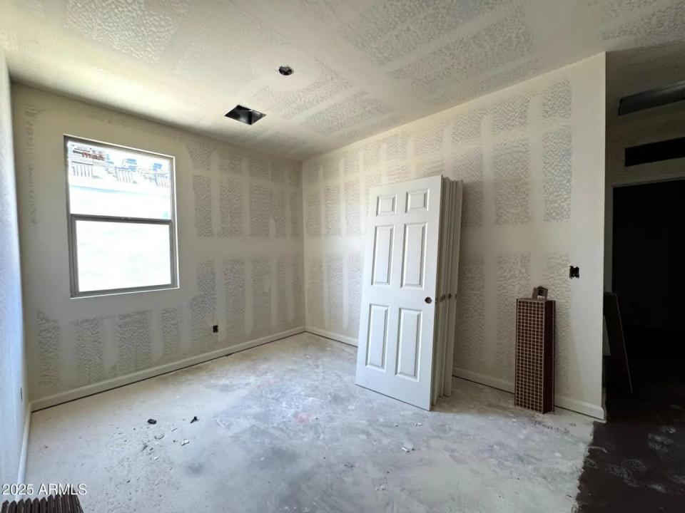 Real Estate Picture 18