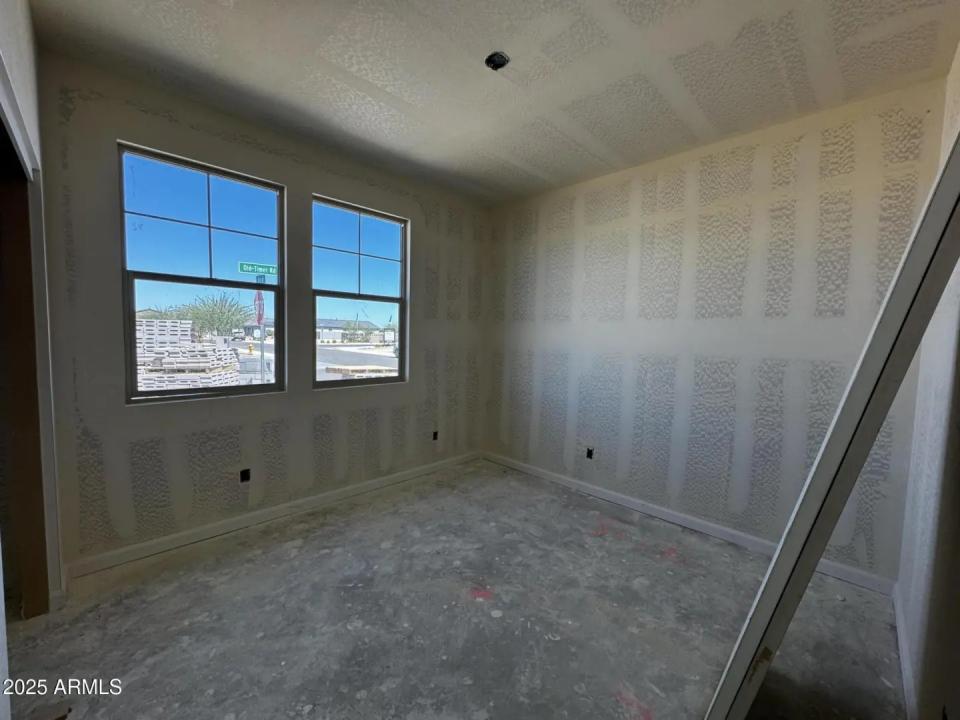 Real Estate Picture 3