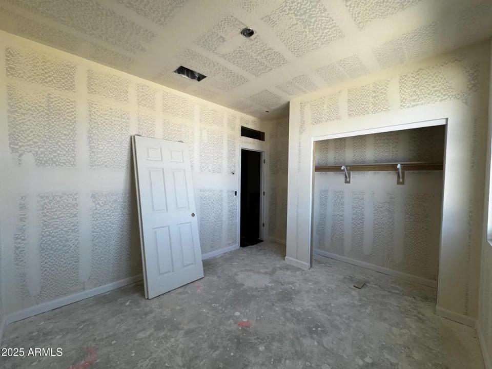 Real Estate Picture 4