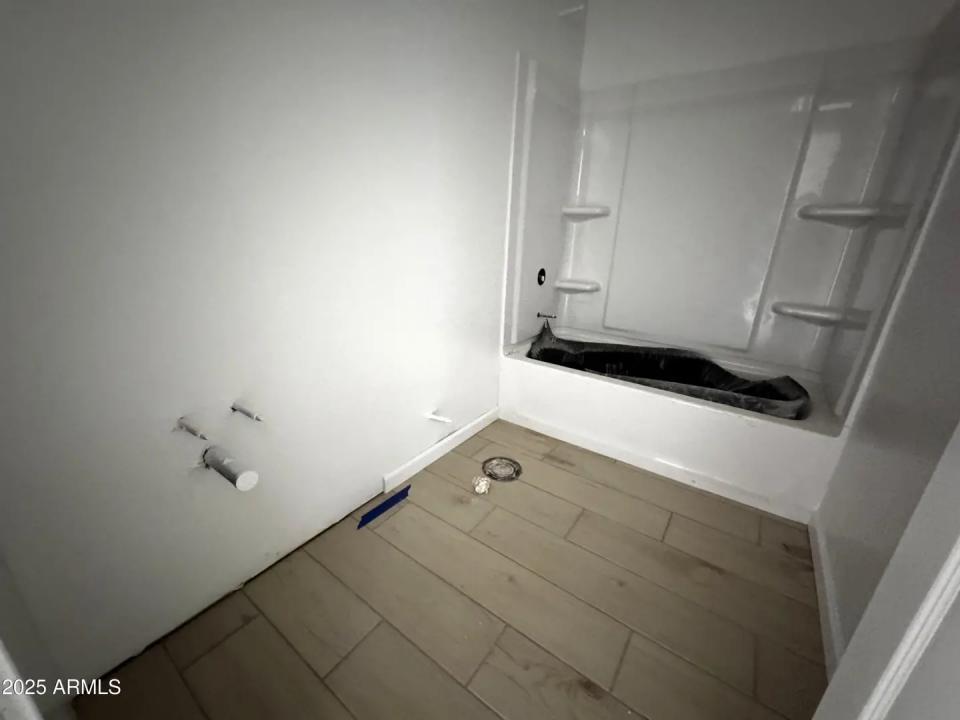 Real Estate Picture 4
