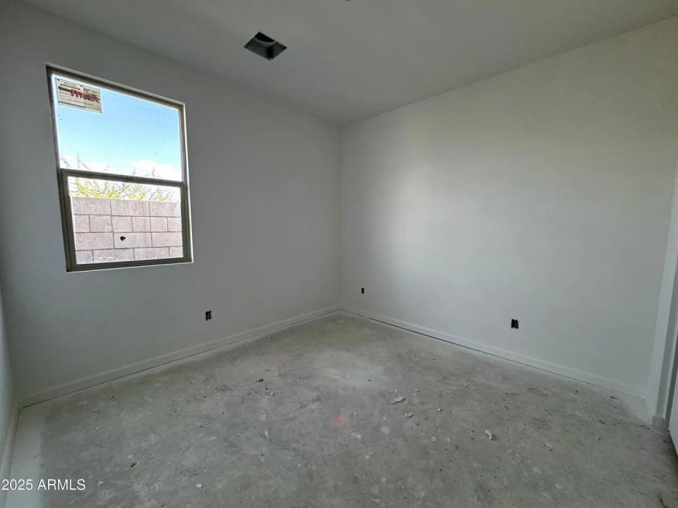 Real Estate Picture 5