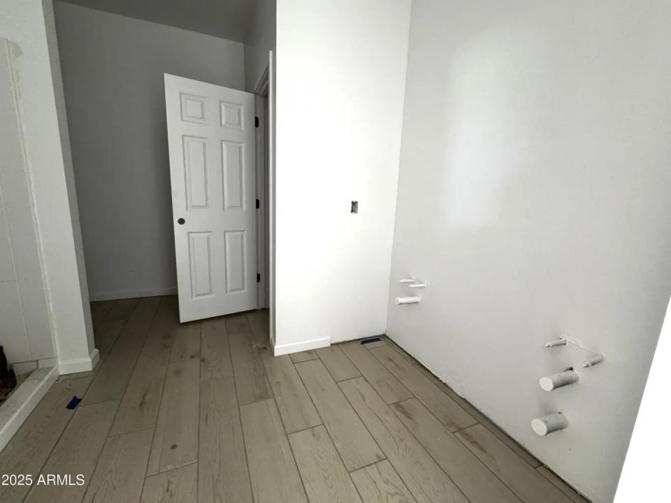 Real Estate Picture 7