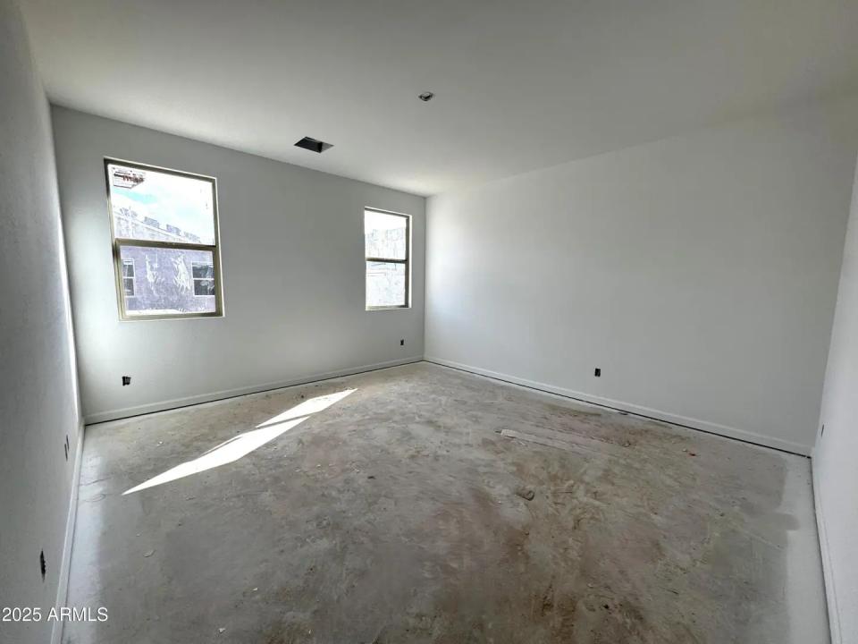 Real Estate Picture 8