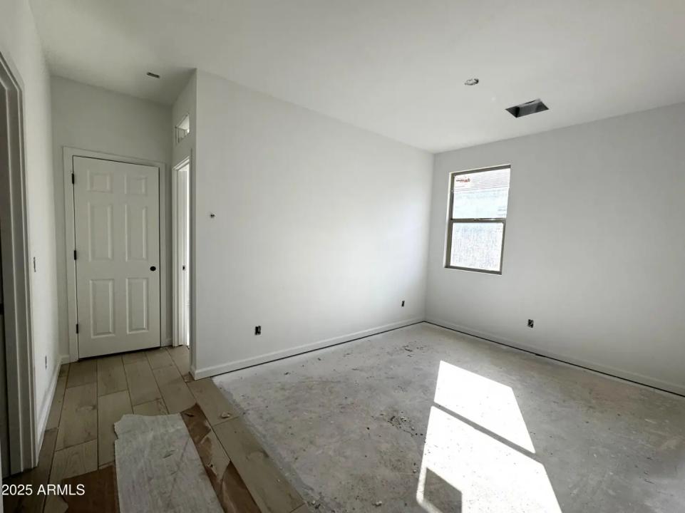 Real Estate Picture 10