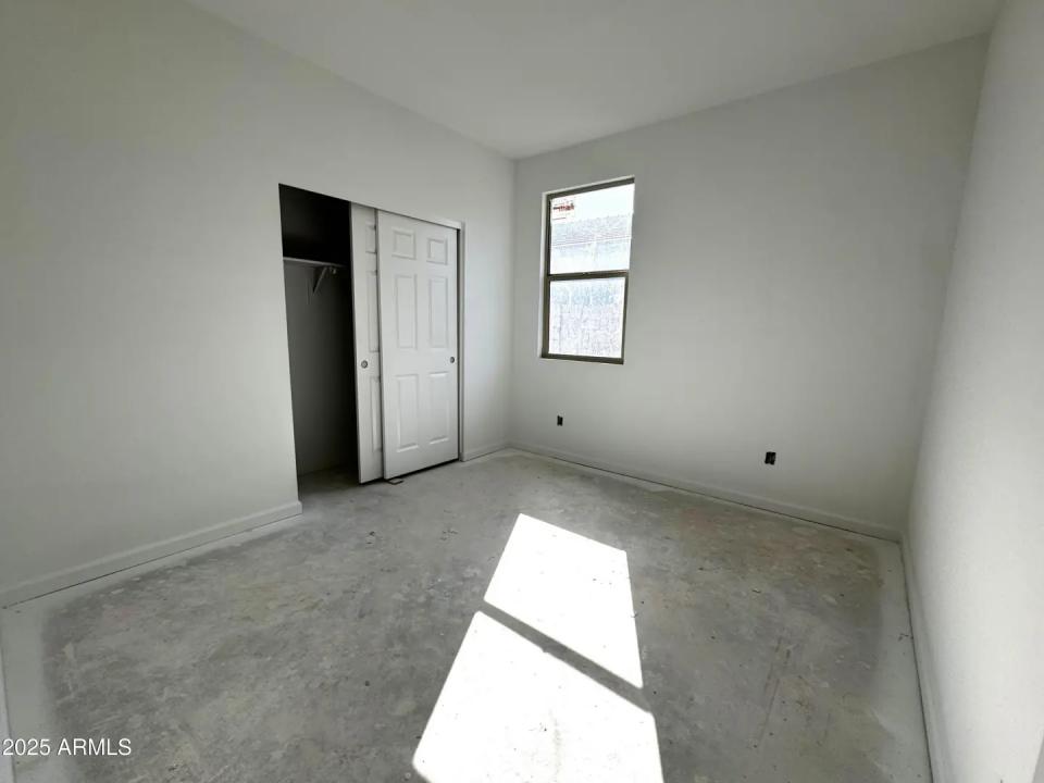 Real Estate Picture 12
