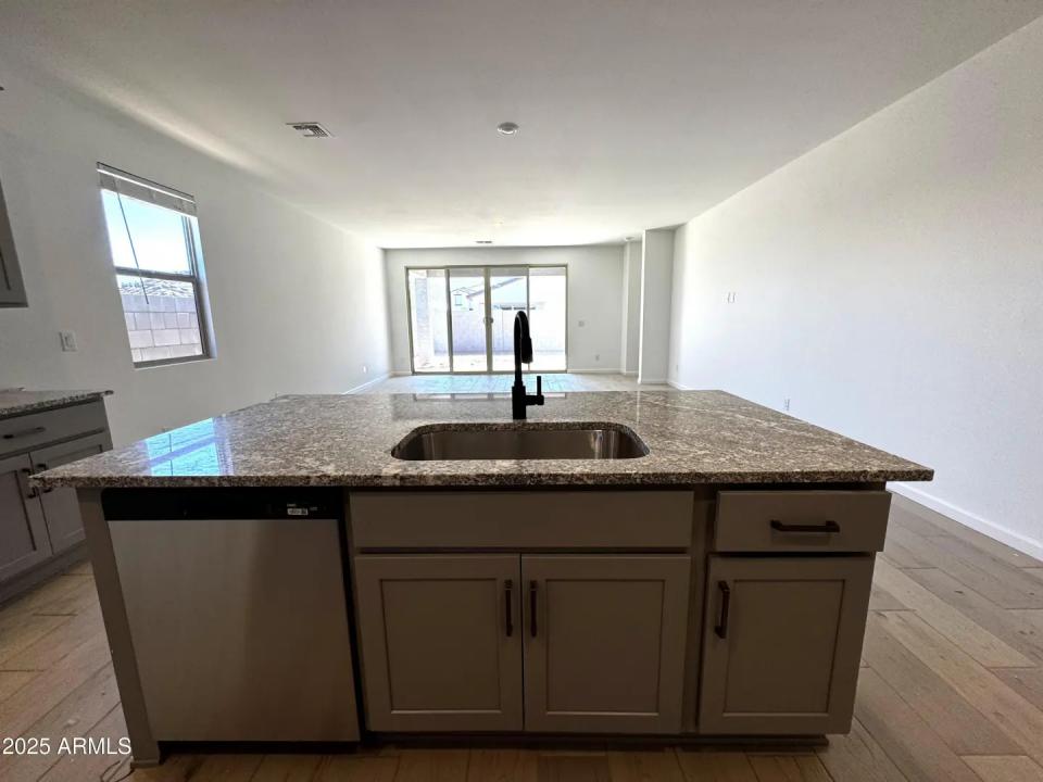 Real Estate Picture 11