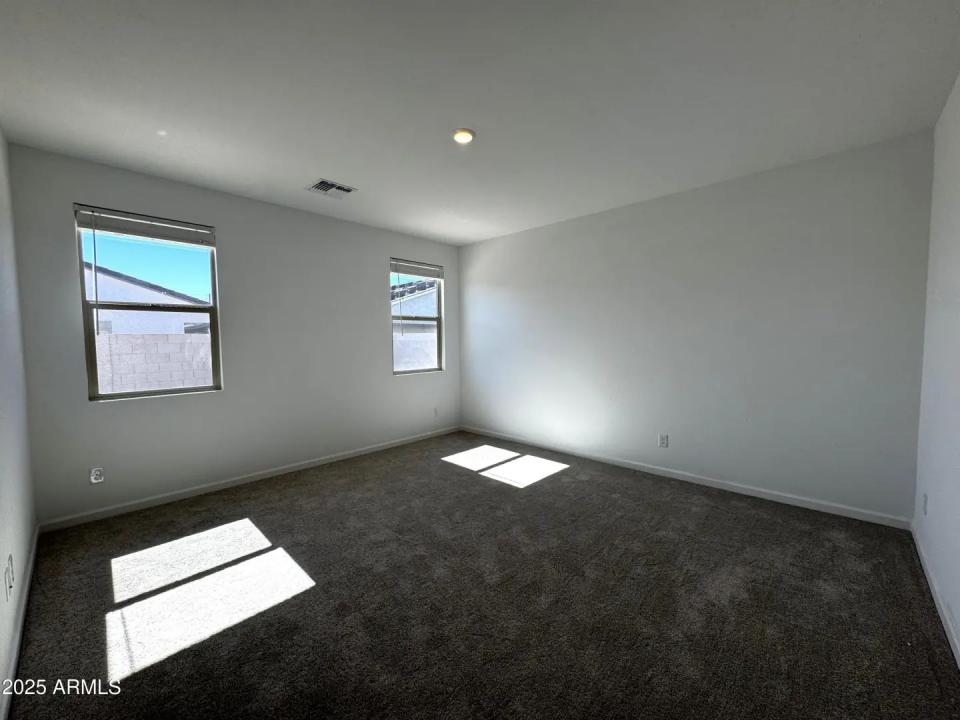 Real Estate Picture 16