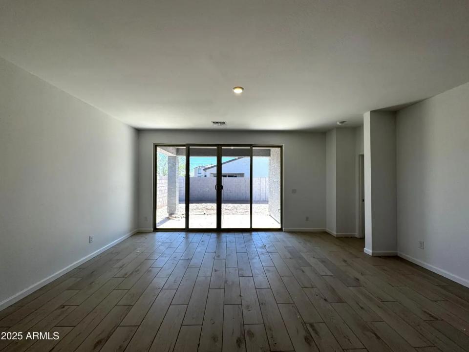 Real Estate Picture 18