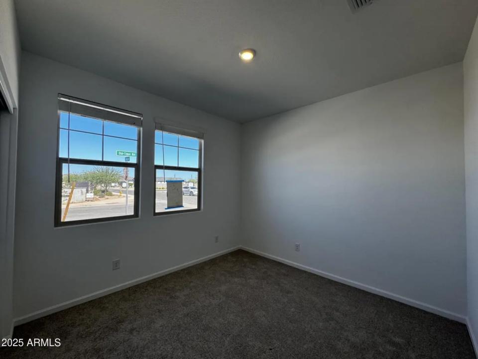 Real Estate Picture 4