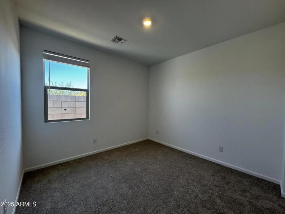 Real Estate Picture 7