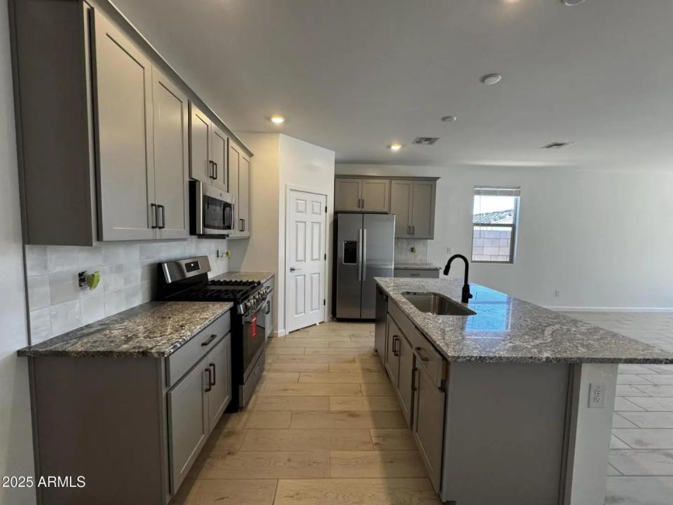 Real Estate Picture 9