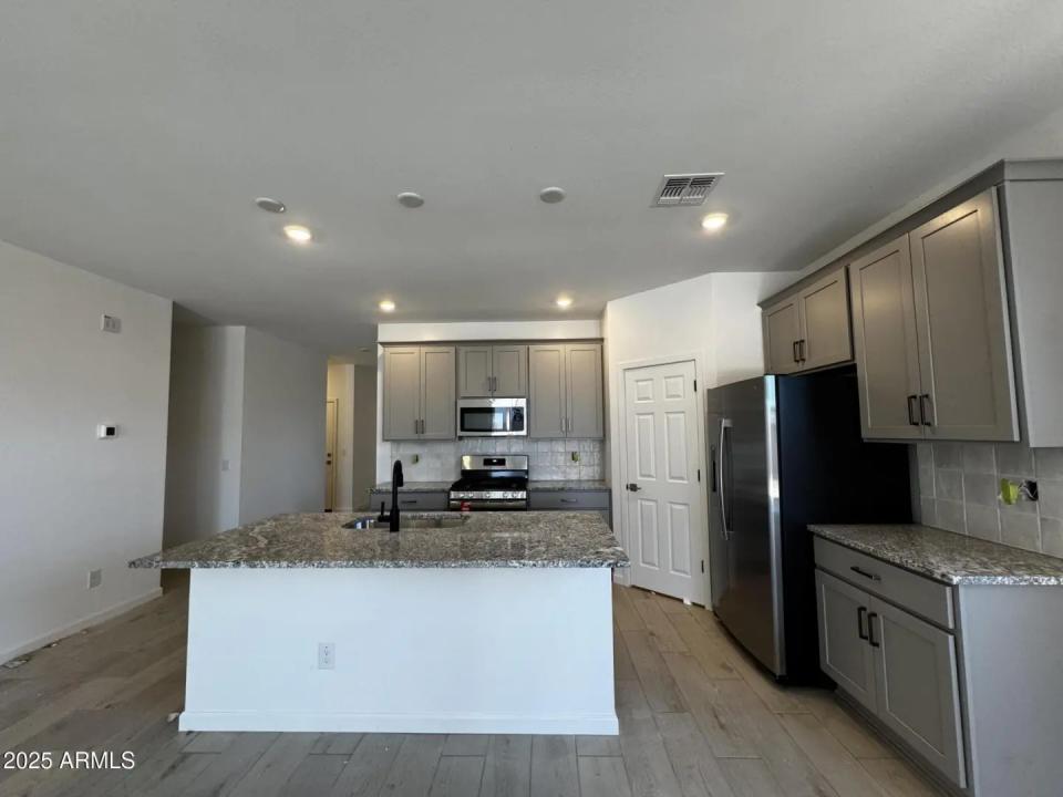 Real Estate Picture 13