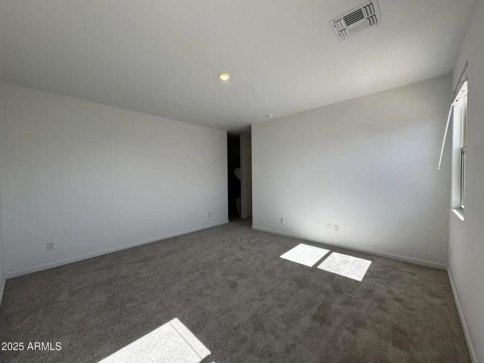 Real Estate Picture 17