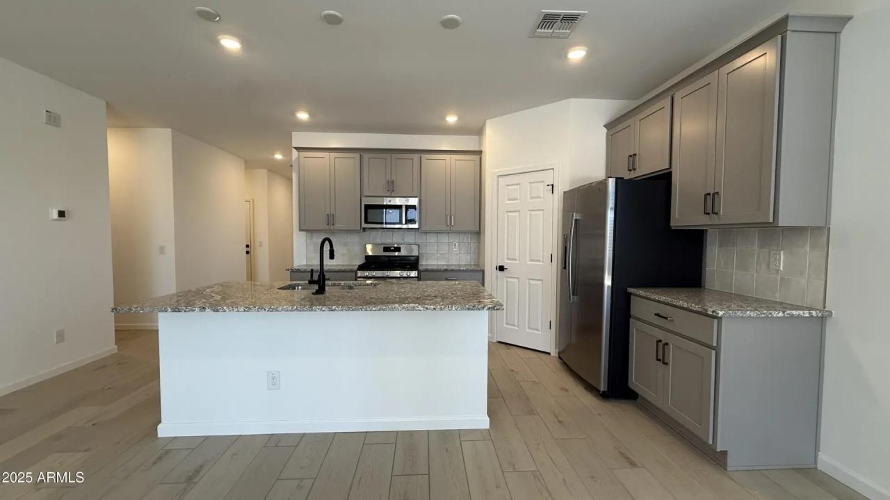 Real Estate Picture 12