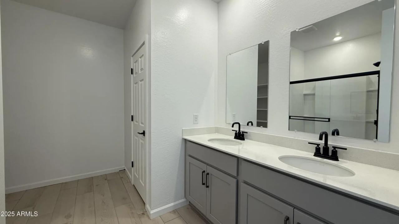 Real Estate Picture 14