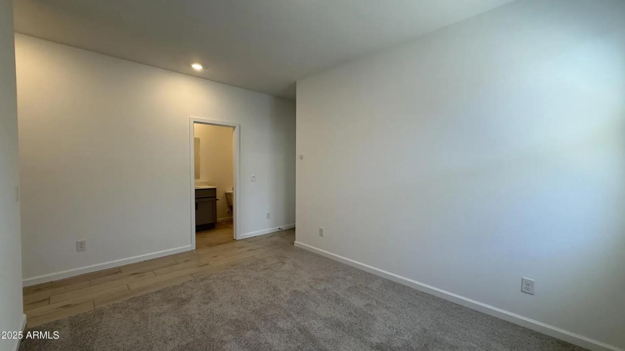 Real Estate Picture 24