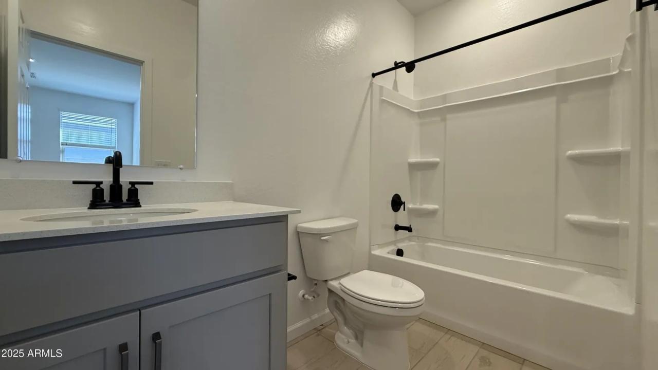 Real Estate Picture 25