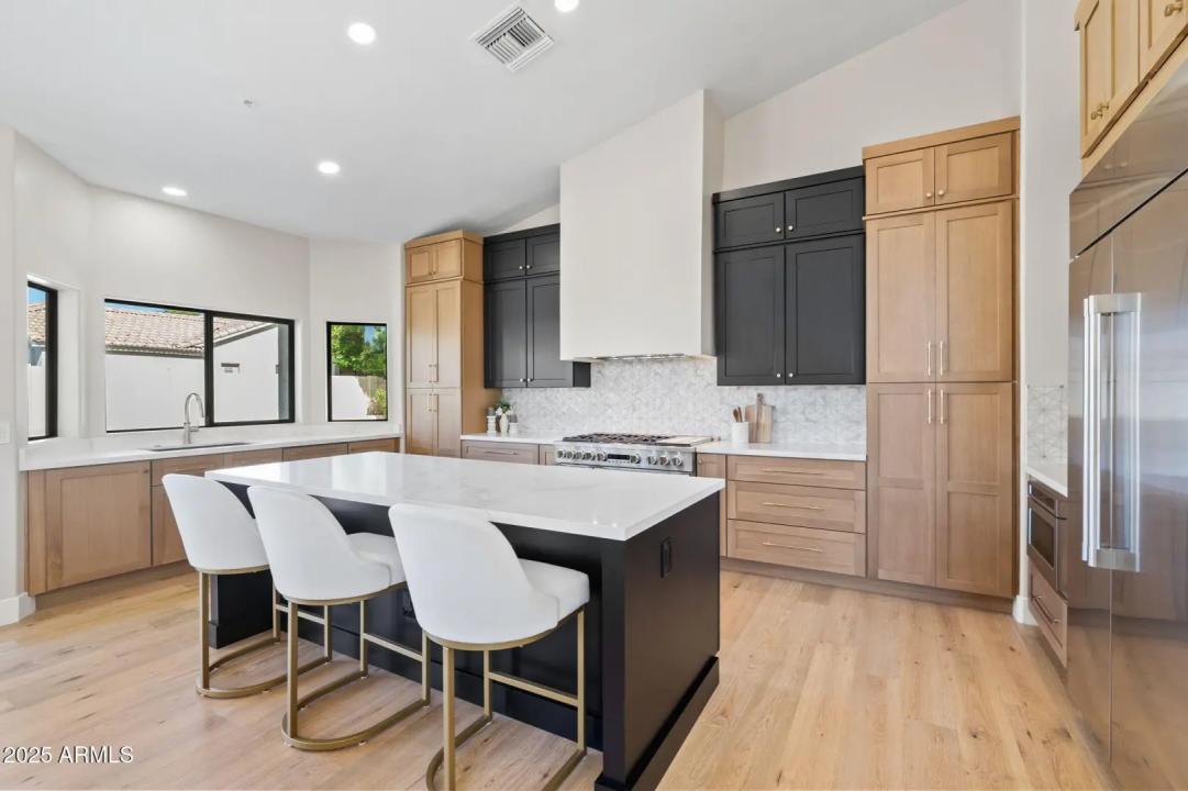 Real Estate Picture 12