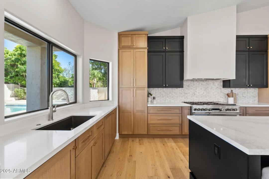 Real Estate Picture 14