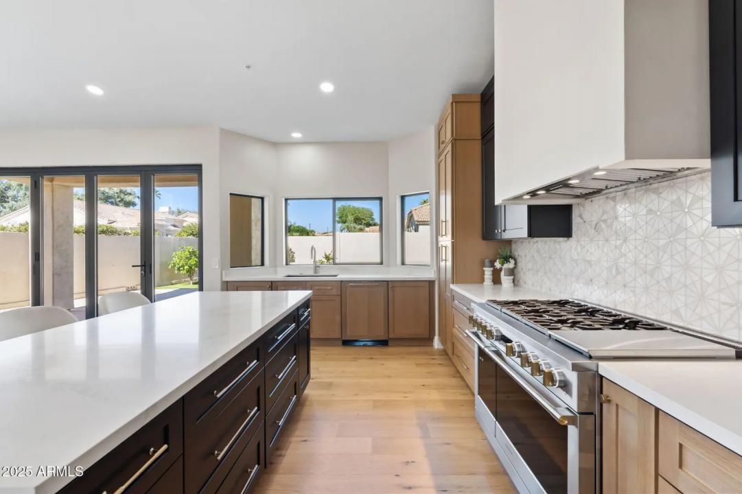 Real Estate Picture 16