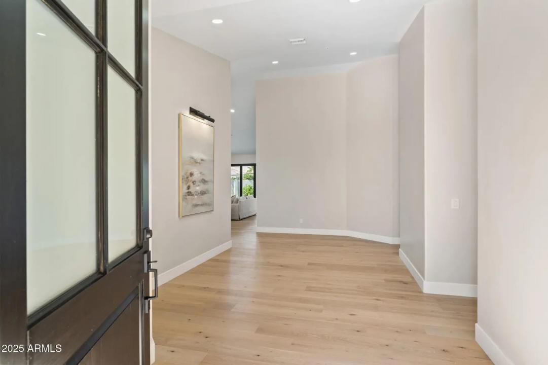 Real Estate Picture 10