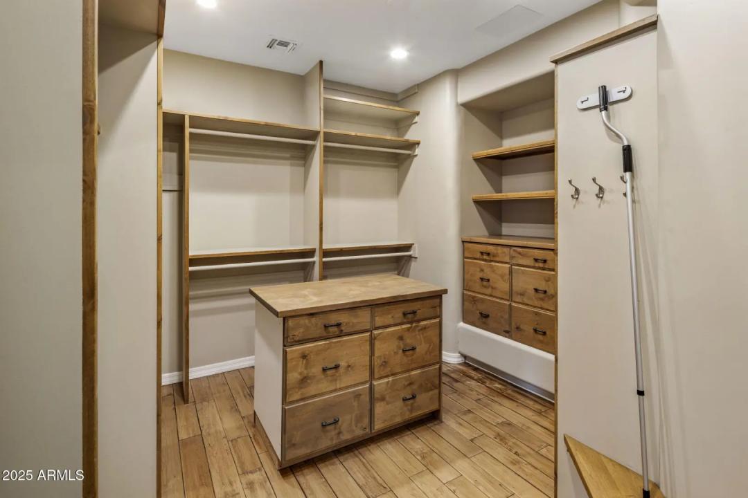 Real Estate Picture 25