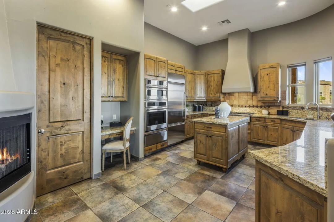 Real Estate Picture 14