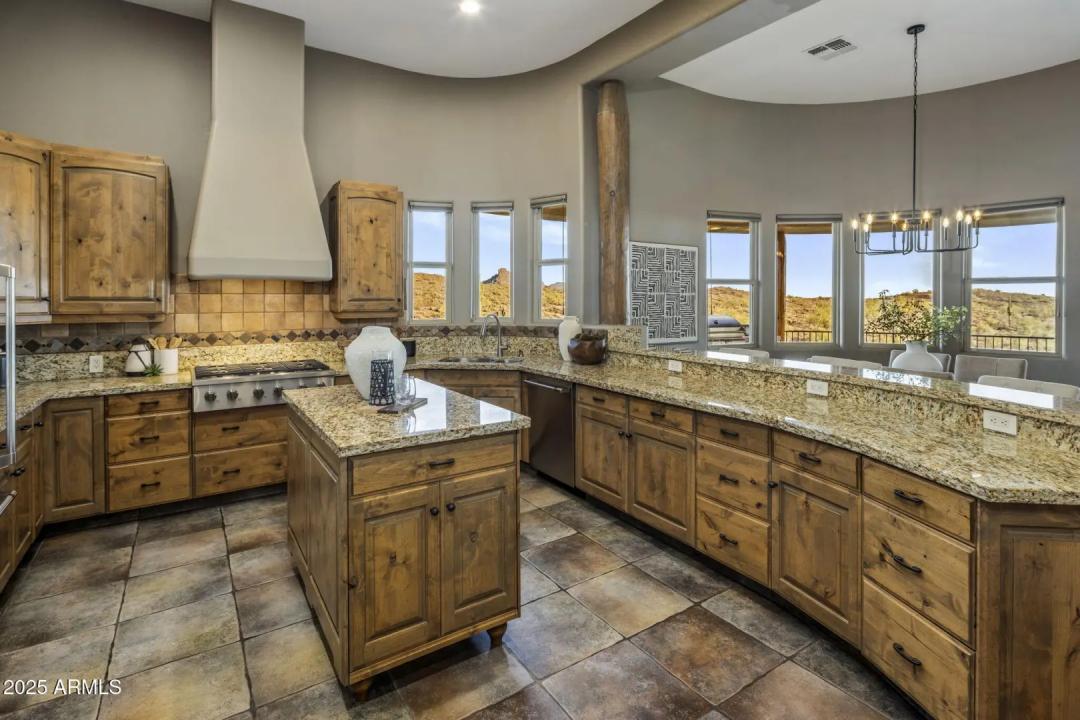 Real Estate Picture 15