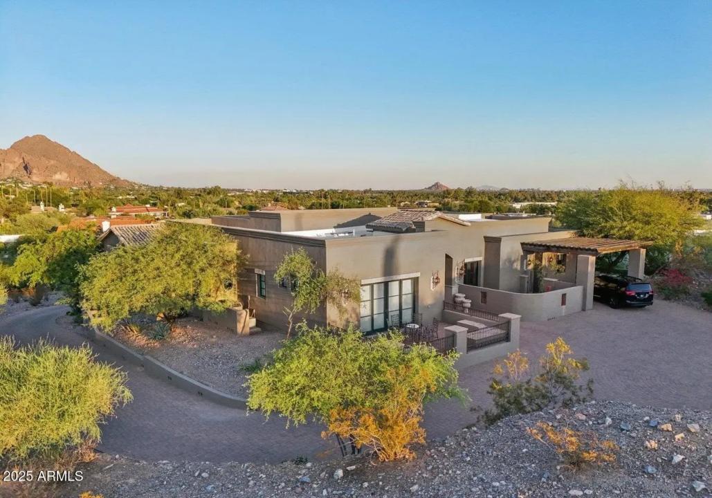 5738 N 32ND Place Paradise Valley AZ 85253