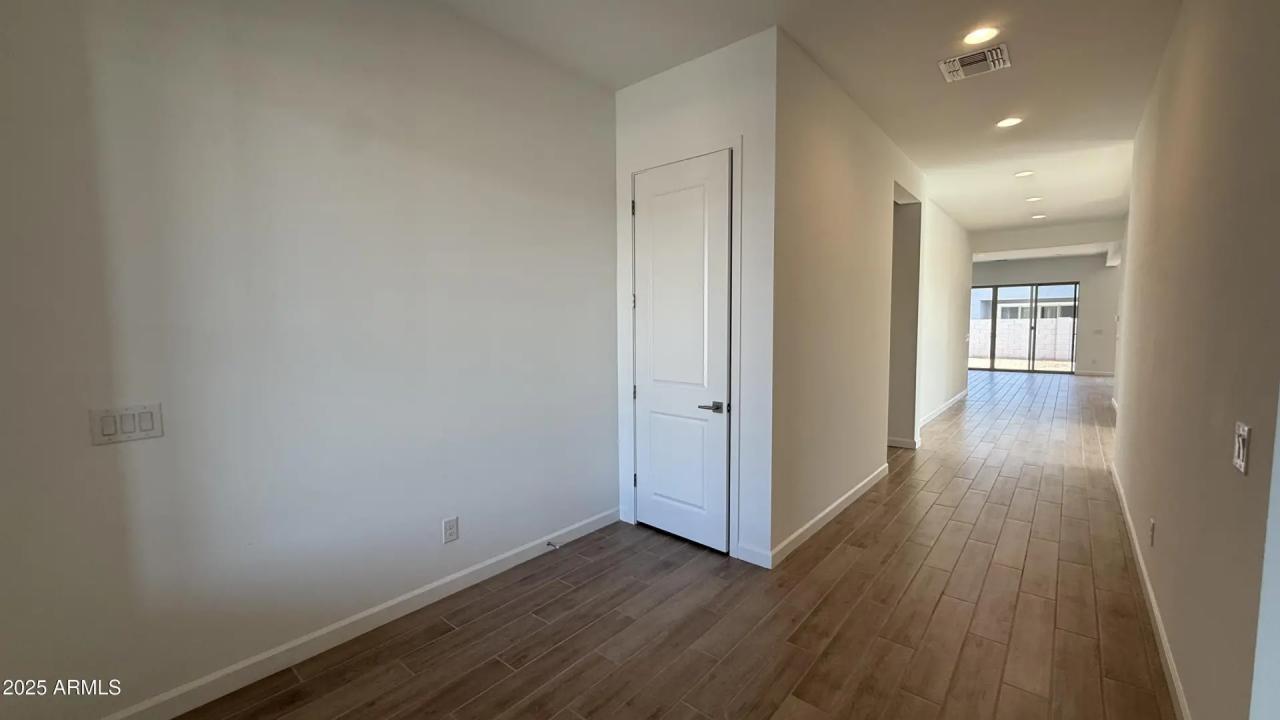 Real Estate Picture 5